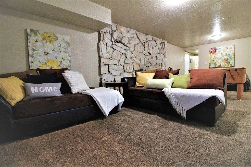 Schnelles Wifi | Tischfußball | In der Nähe von Konferenzzentren. in Midvale (UT), Salt Lake County (UT)