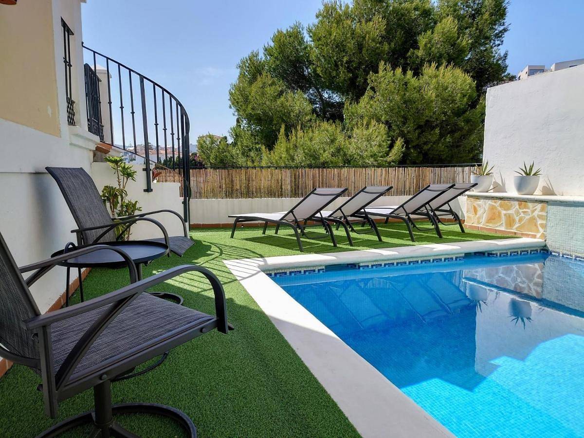Guesthouse for 2 people with pool in Playa de Burriana, Nerja