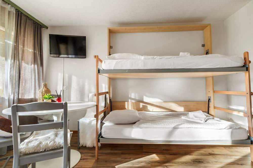 Ganze Wohnung, Charmante chambre paisible près du lac de Neuchâtel in Delley-Portalban, Murtensee & Estavayer-le-Lac Region