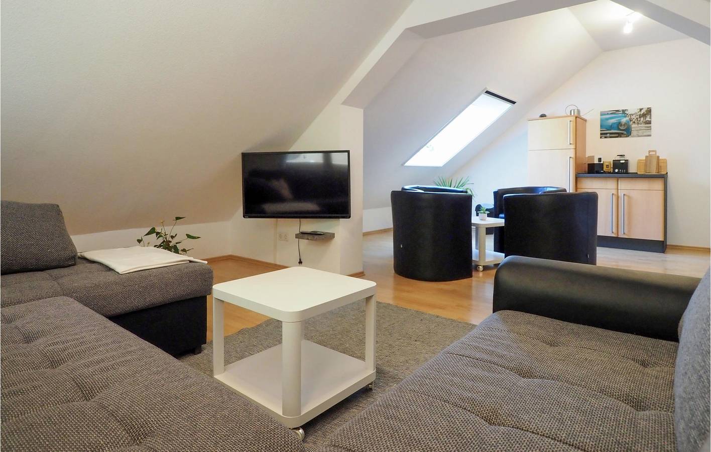 Entire holiday apartment, Cozy 85 m² Apartment with Baby Bed, TV & Parking, 2km to City in Kemmenau, Lahn-Taunus