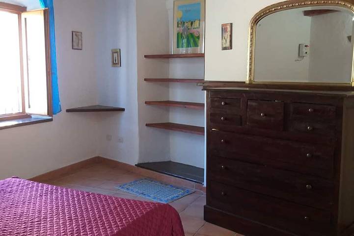 Apartamento entero, Apartamento único en pueblo tranquilo, playa o vacaciones de aventura, trekking, senderismo in Iglesias, Iglesiente