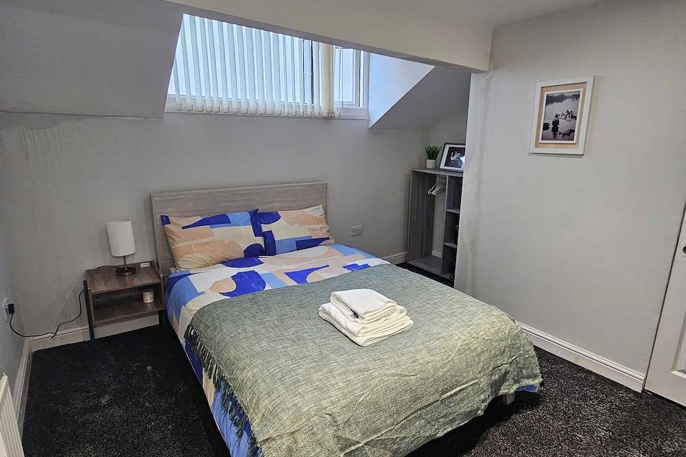 3 bed Ensuite Newly Refurbished House in Greater Manchester