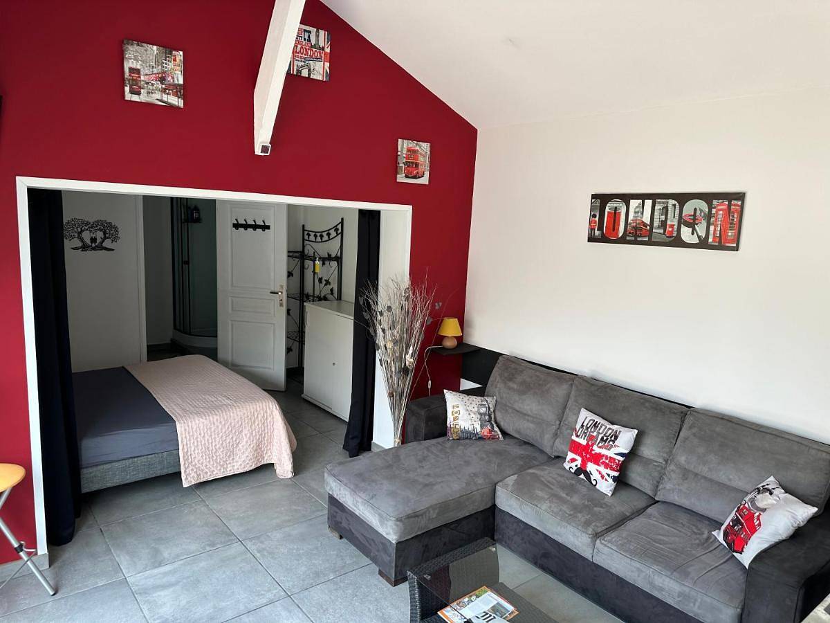 Appartement entier, Dépendance de 45m2 à louer in Saint-Vite, Quercy