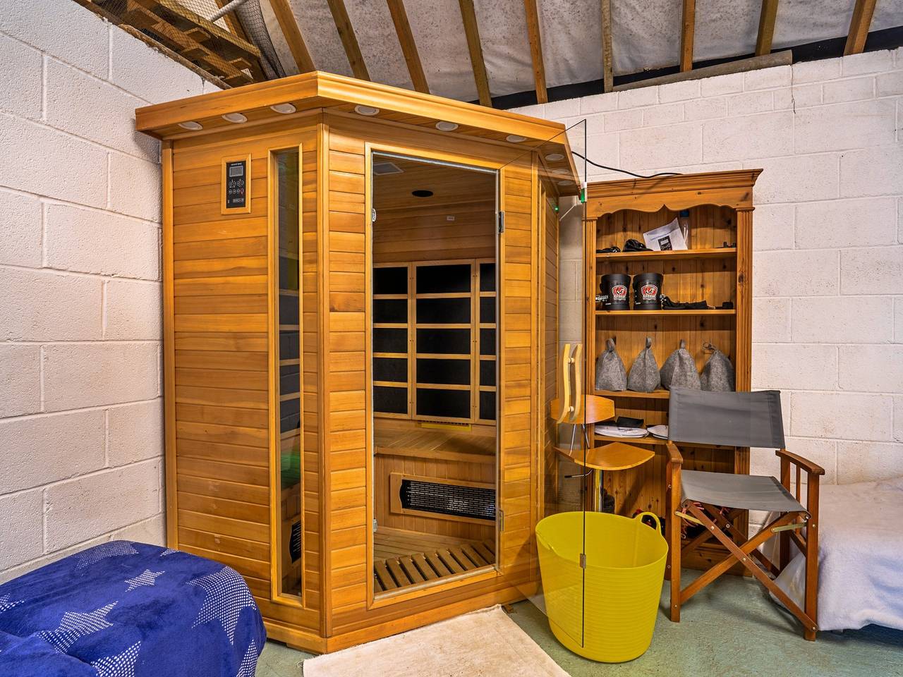Holiday Home in Bruton with Private Lakes in Somerset