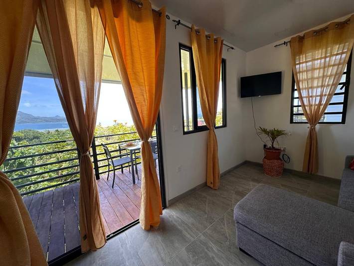 Gîte pour 4 personnes, avec terrasse ainsi que vue et jardin dans Uturoa - 2