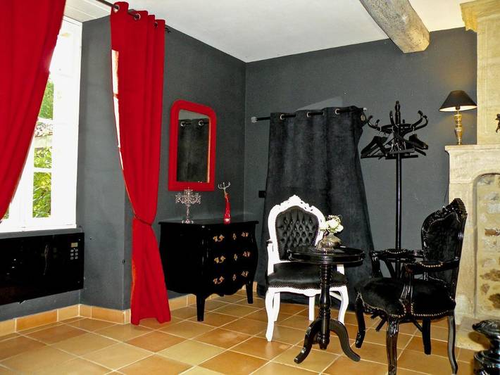 Location de vacances pour 2 personnes, avec vue ainsi que jardin et piscine, animaux acceptés à Rauzan - 4