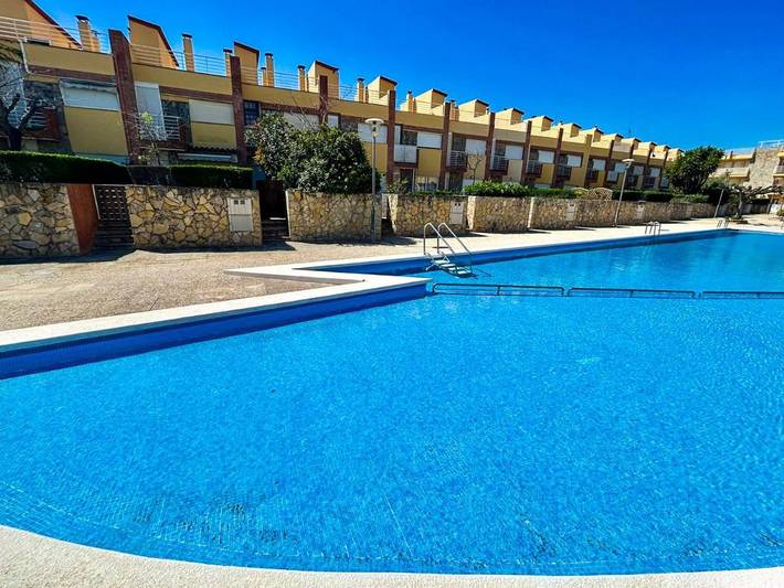 Ferienhaus für 8 Personen, mit Terrasse und Garten sowie Pool - 1