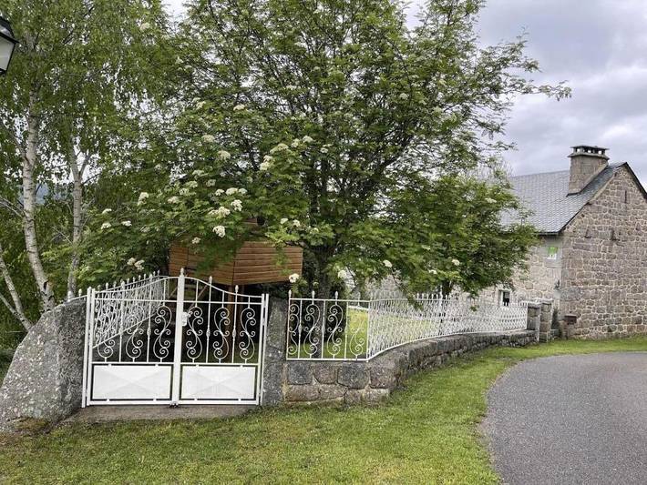 Gîte pour 5 personnes, avec Terrasse ainsi que Jardin et Vue dans Chauchailles