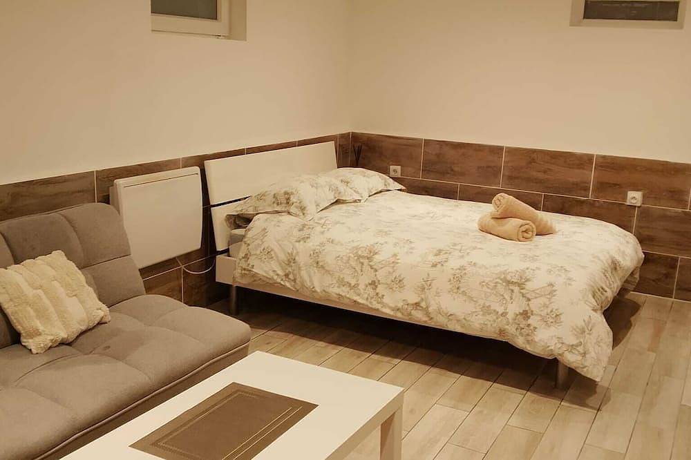 Ganze Wohnung, Studio near Roissy in Tremblay-en-France, Seine-Saint-Denis