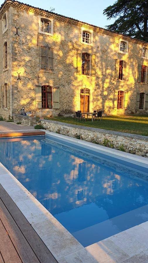 Maison de vacances pour 5 personnes, avec Terrasse et Jacuzzi ainsi que Jardin et Piscine à Manosque