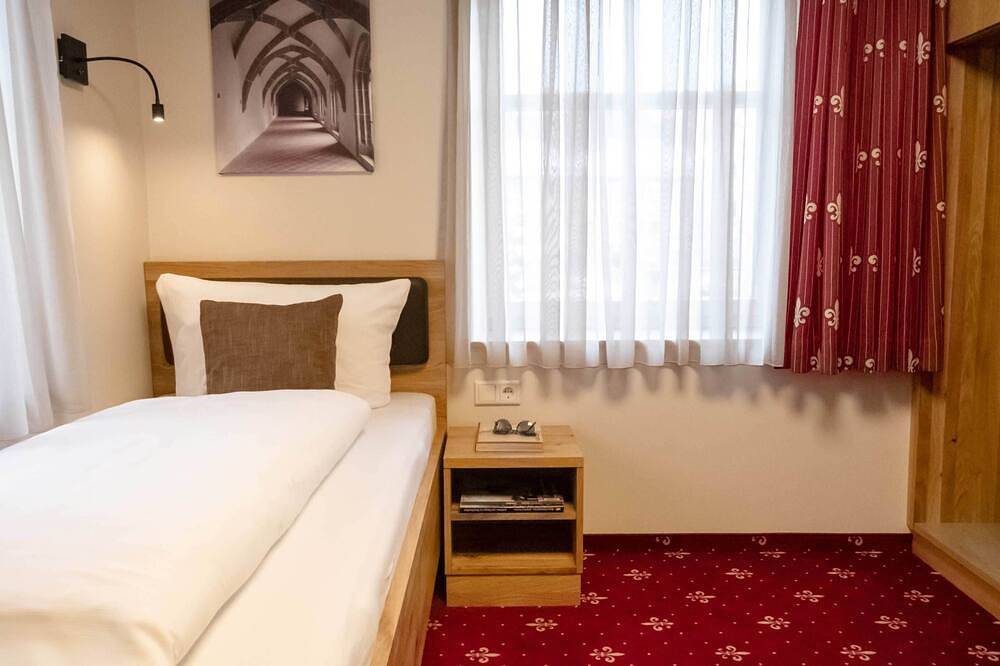 Ganze Wohnung, Einzelbettzimmer Hotel-Garni in Heidenheim (Mittelfranken), Altmühltal