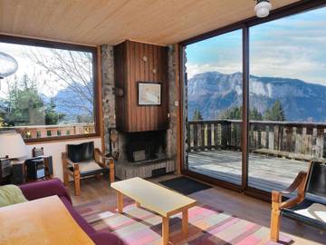 Maison de campagne pour 8 personnes, avec terrasse dans Les Carroz