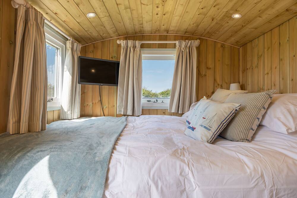 Dog-friendly glamping hut in the North Norfolk Coast in Stiffkey, Norfolk Coast