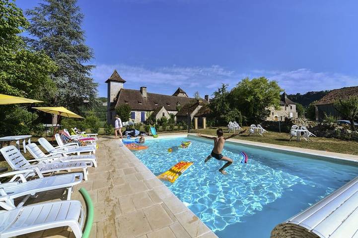 Location de vacances pour 30 personnes, avec jardin à Floirac (Lot)