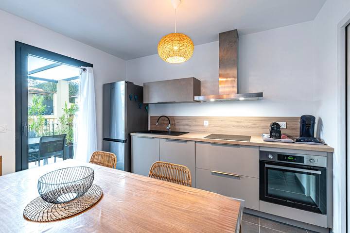 Gîte pour 4 personnes, avec piscine ainsi que jardin et terrasse à Bonifacio - 3