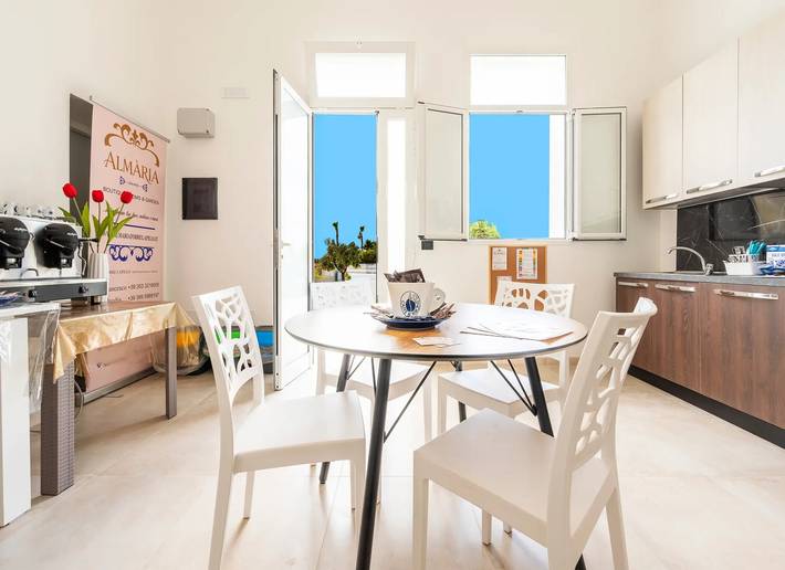 Hel studio-lejlighed, Marea Studio with Shared Garden, Kitchen, Wi-Fi & Air Conditioning in Boncore, Taranto-bugten