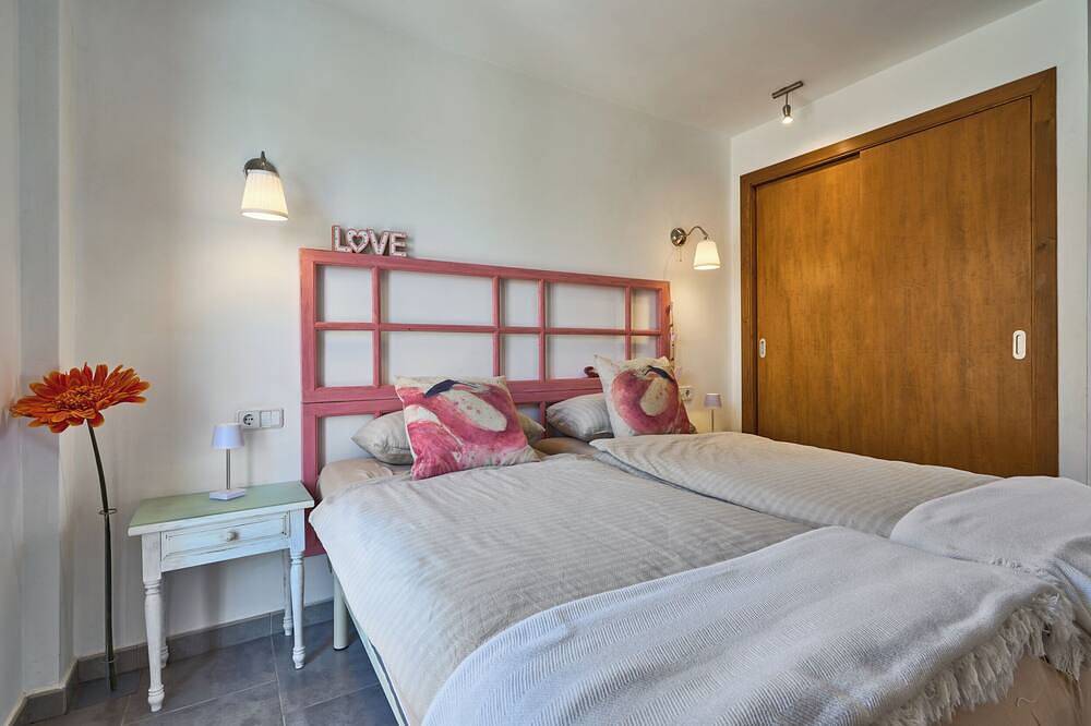 Friendly, bright townhouse with pool and patio in Cas Concos, Felanitx