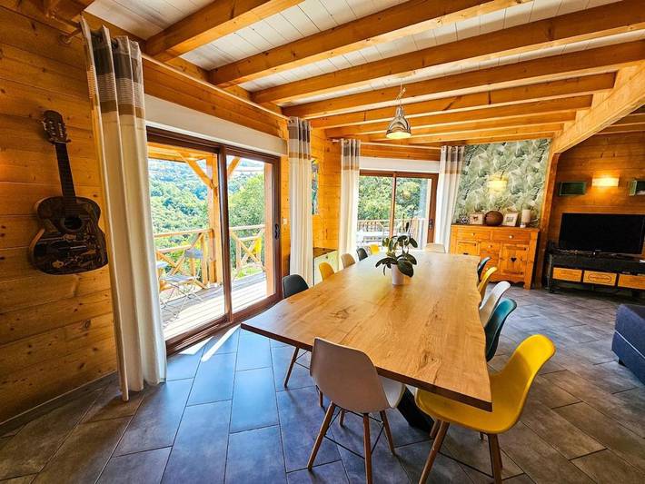 Location de vacances pour 10 personnes, avec Jacuzzi et Terrasse ainsi que Jardin et Vue dans Saint-Paul-en-Jarez