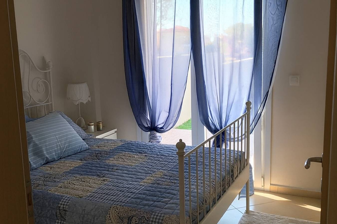 Apartamento vacacional entero, Apartamento de vacaciones para 4 personas con jardín in Nikiti, Sithonia Peninsula