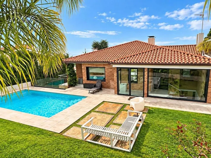 Chalet para 8 personas, con piscina y jardín - 1