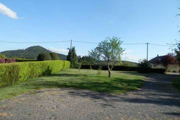Maison de campagne pour 5 personnes, avec terrasse et jardin à Saales