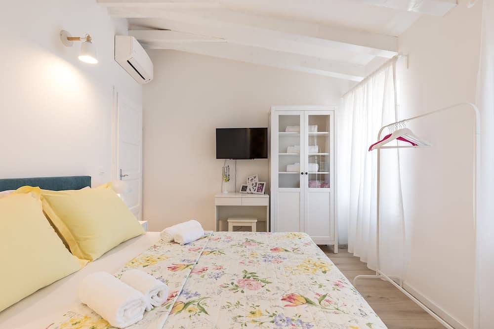 Appartamento intero, Appartamento con terrazza magica tra i vecchi tetti, accanto al Palazzo di Diocleziano in Spalato, Regione spalatino-dalmata