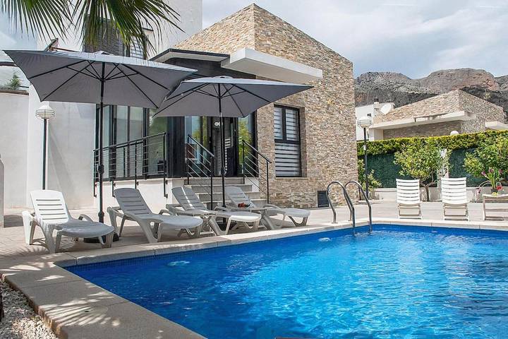 Casa rural para 6 personas, con terraza además de piscina y jardín en Polop de la Marina - 2