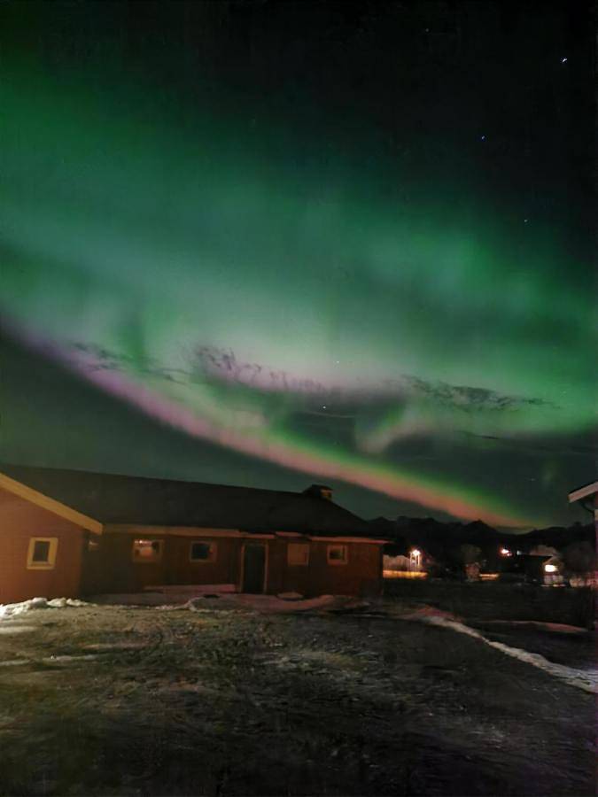 Ferienhaus für 5 Personen, mit Balkon und Terrasse sowie Garten und Seeblick in Vesterålen