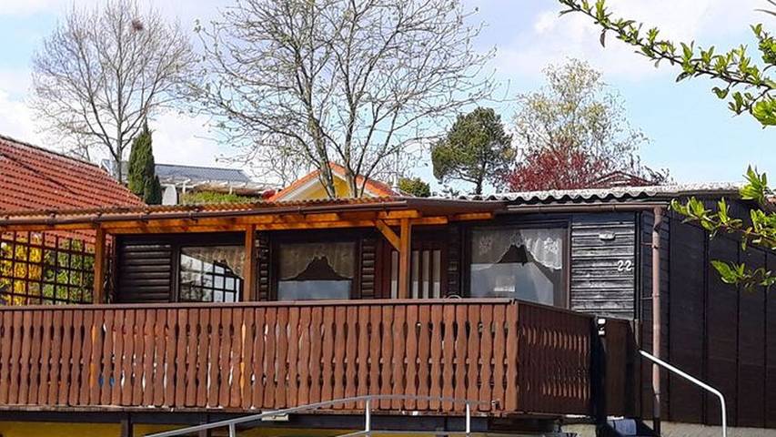 Bungalow für 4 Personen, mit Garten und Balkon sowie Seeblick, kinderfreundlich in Röbel-Müritz