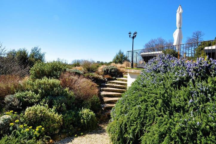 Location de vacances pour 2 personnes, avec piscine ainsi que vue et terrasse à Grignan - 3