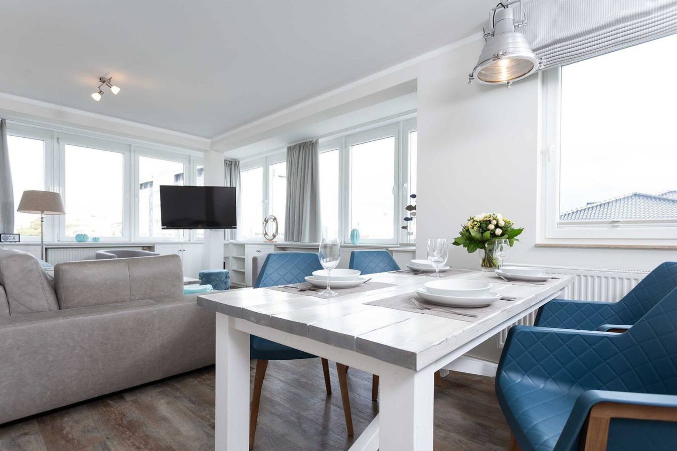 Hel lägenhet, Moderne Ferienwohnung in Strandnähe mit Sauna, Fitnessraum und Fahrstuhl im Haus in Ostseebad Binz, Binz