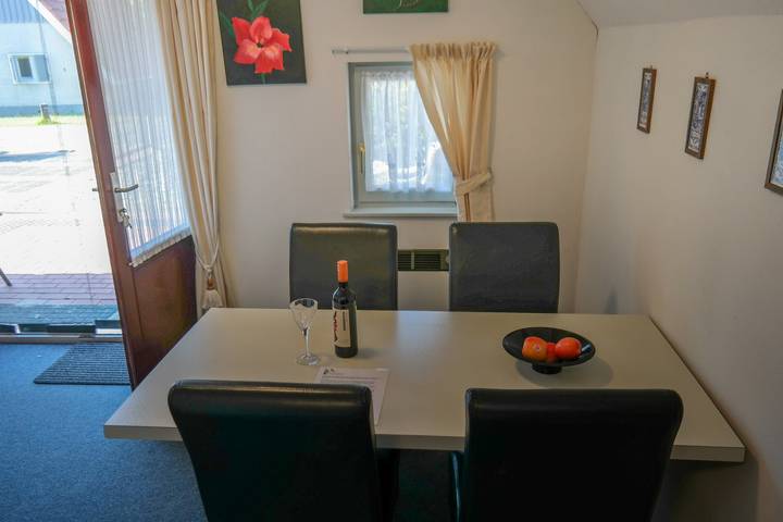 Bungalow für 6 Personen, mit Garten in Anjum - 4