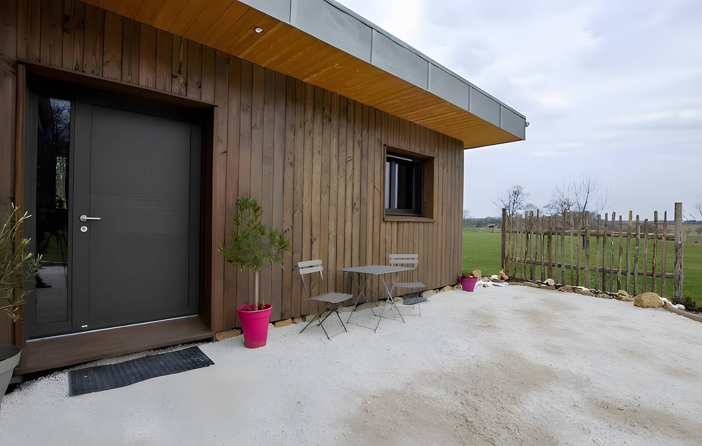 Les Silex Guest Room: Modern Comfort in the Heart of Périgord Noir in Plazac, Périgord Noir
