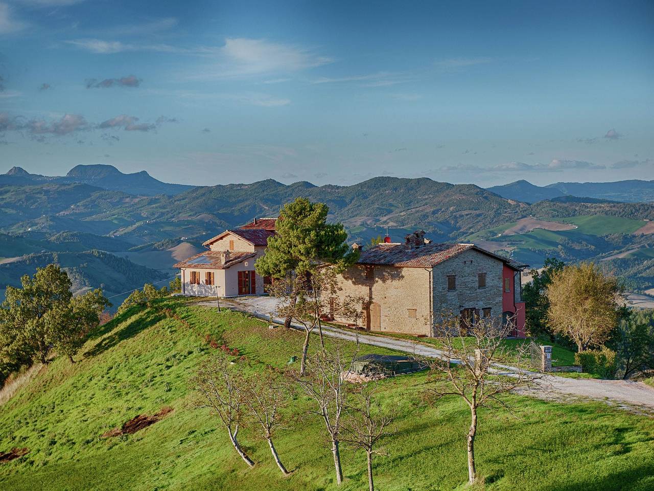 Villa in Sant'Angelo mit Talblick in Sant'Angelo in Vado, Valle del Metauro