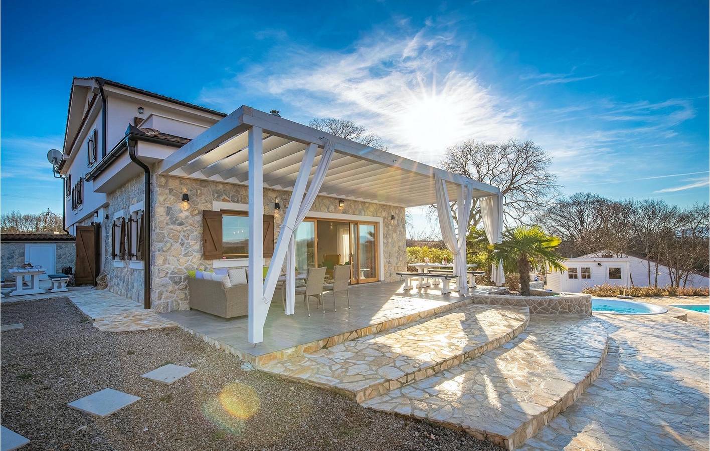 Charmant appartement 1 chambre avec piscine, parking et Wi-Fi près du centre-ville de Vrh in Ville de Krk, Krk