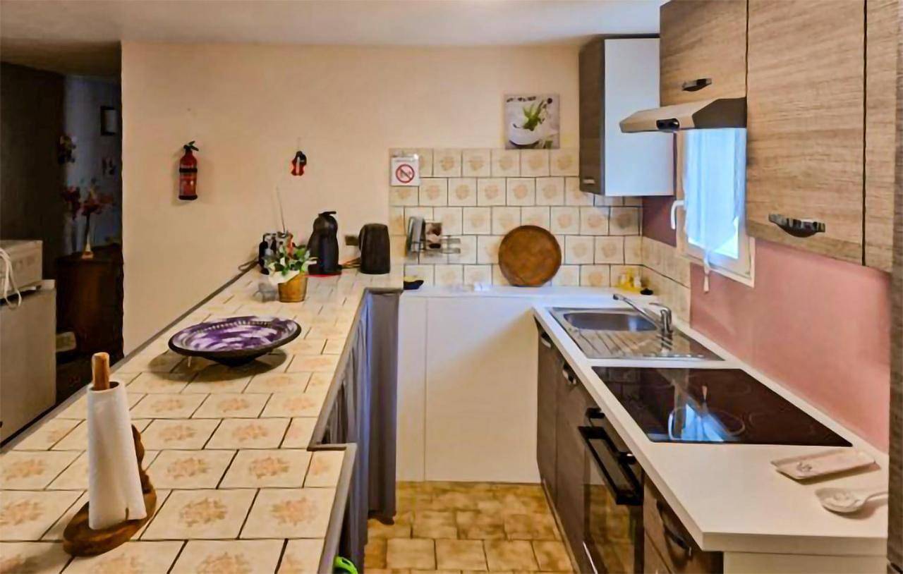 Appartement entier, One-Bedroom Apartment in Loupian, Côte méditerranéenne (France)
