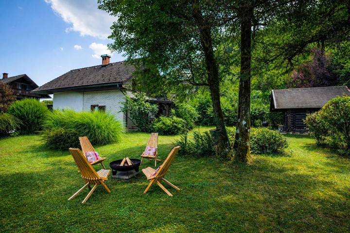 Ferienhaus für 7 Personen, mit Garten und Ausblick in Slowenien
