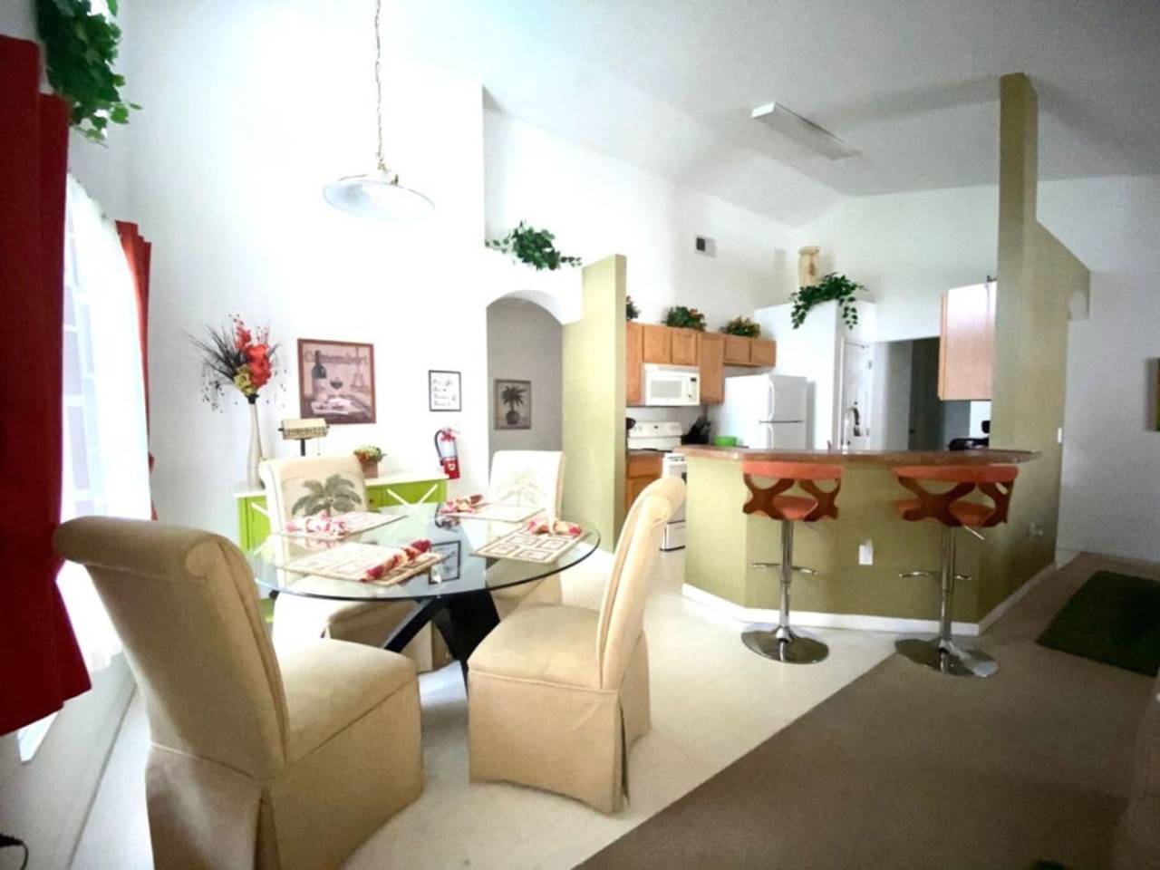 Lagoon Retreat | 4-Bedroom Villa with Vaulted Ceilings & Private Pool in Haines City, Zentral Florida