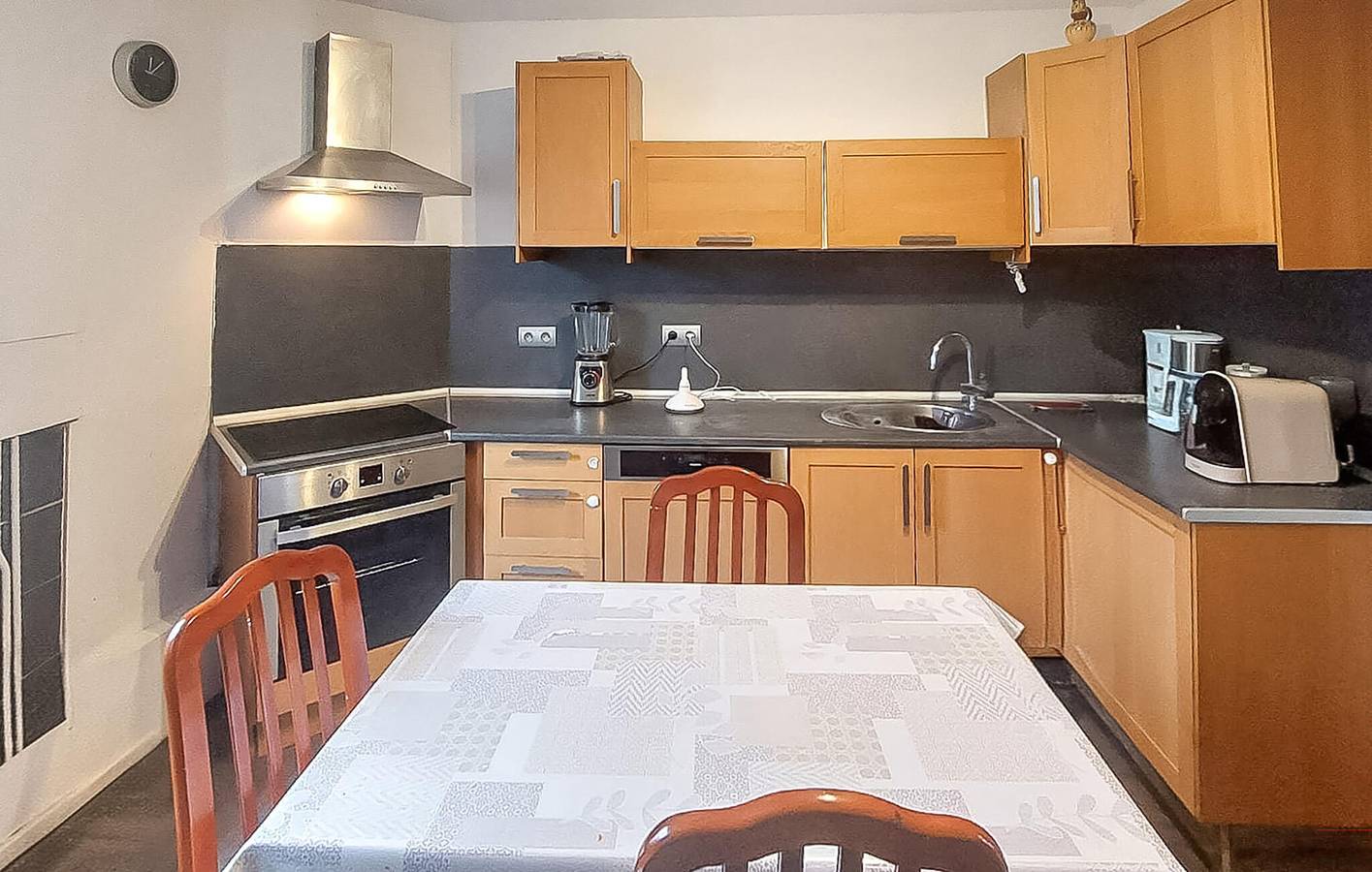 Appartement confortable de 120 m² avec jardin et Wi-Fi, à 900 m du centre-ville de Cambrai in Cambrai, Département Nord