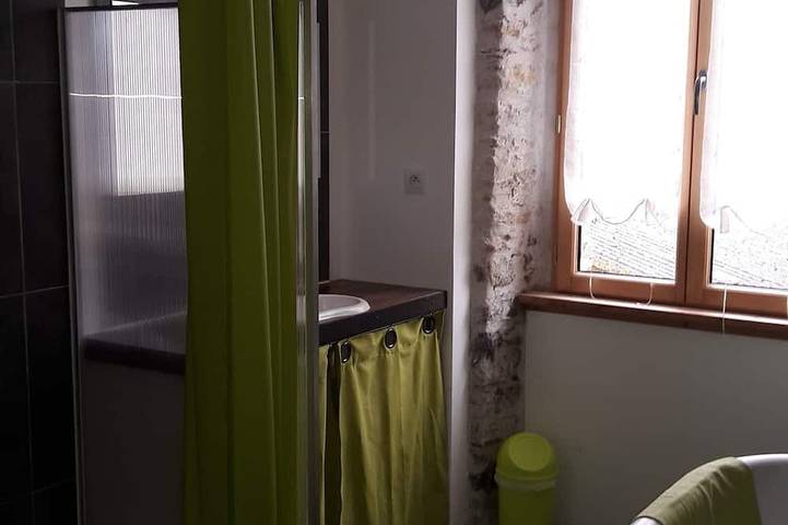 Location de vacances pour 5 personnes, avec terrasse ainsi que piscine et jardin à Pannecé - 4