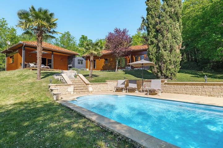 Location de vacances pour 8 personnes, avec jardin, animaux acceptés à Lachapelle-Auzac
