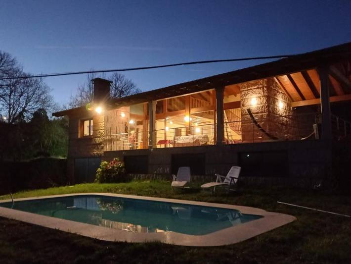 Gîte pour 10 personnes, avec Terrasse et Jardin ainsi que Piscine et Vue à A Cañiza
