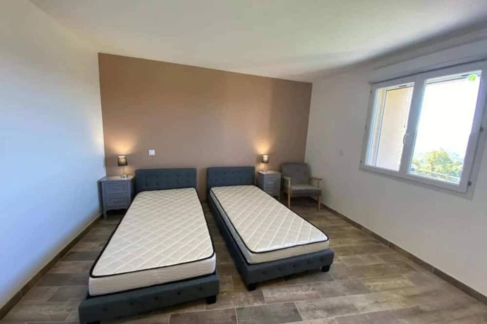 Villa pour 8 Personnes dans Saint-Laurent-d'Olt, Parc naturel régional des Grands Causses