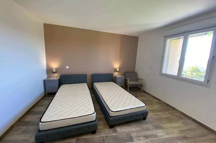 Villa pour 8 personnes, avec sauna et jacuzzi dans l' Aveyron