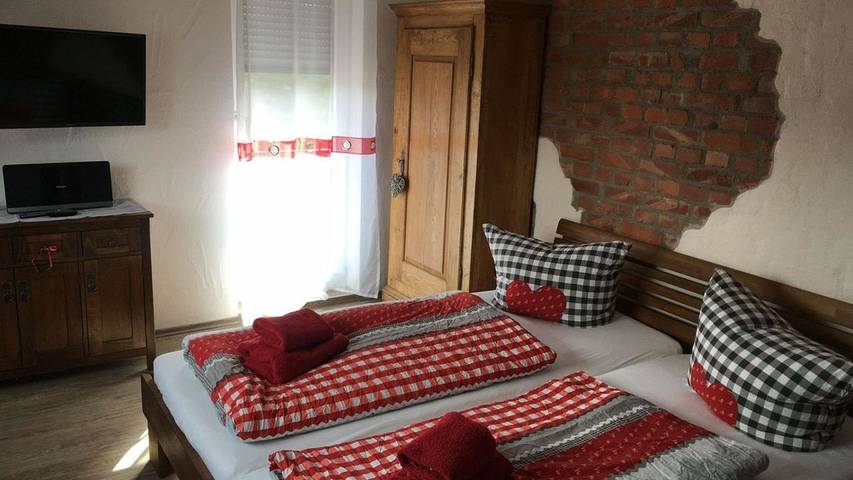 Ferienwohnung für 2 Personen, mit Garten und Terrasse sowie Sauna in Dipperz