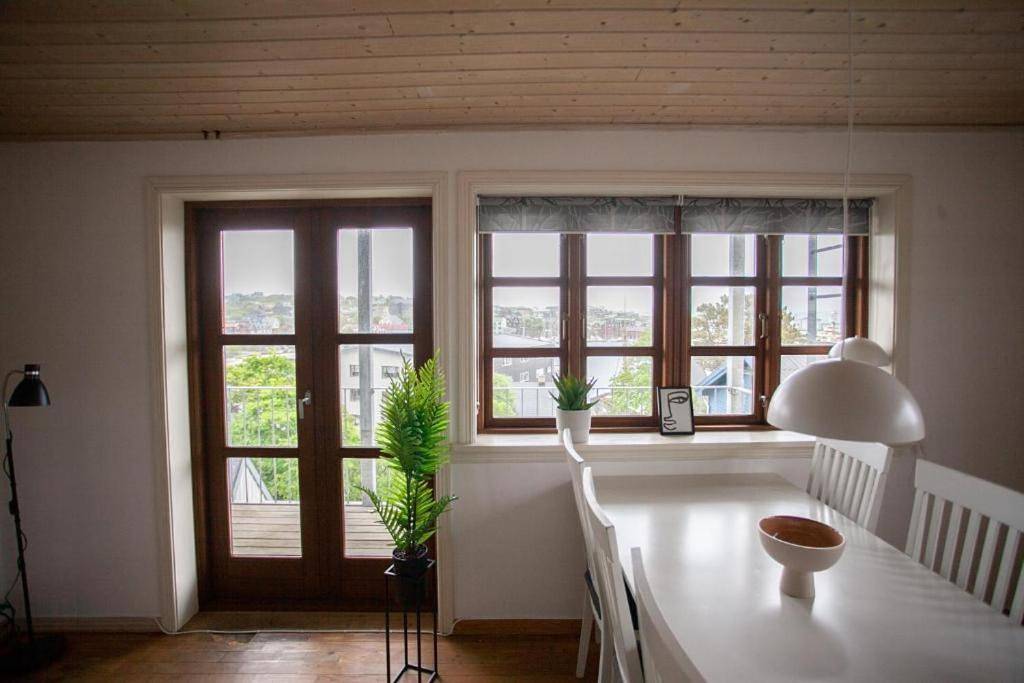 Ganze Wohnung, Spacious 2 bedroom apartment downtown with a view in Tórshavn, Färöer