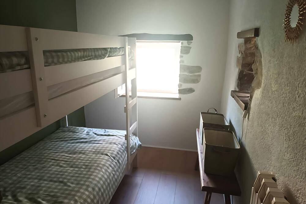Private gîte La Bonne Marie - garden & pool - dog friendly in Thorigné-en-Charnie, Mayenne