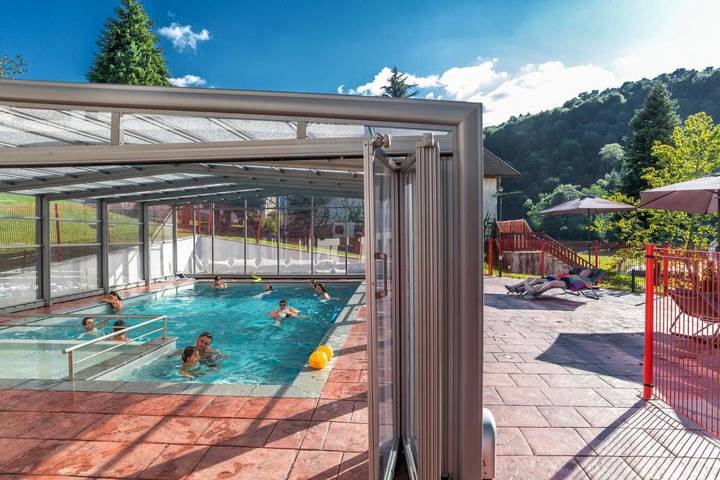 Hôtel pour 3 personnes, avec terrasse ainsi que jardin et piscine, animaux acceptés à Musculdy