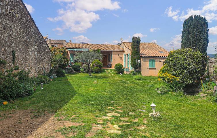 Location de vacances pour 6 personnes, avec jardin et terrasse à Saint-Chinian
