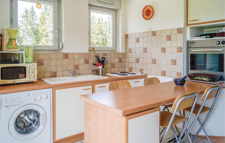 Ganze Ferienwohnung, Gemütliches Alpenrefugium: Skifahren, Essen, Entspannen in Prémanon, Regionaler Naturpark Hochjura